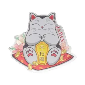 千万両を抱く福招き猫（JAPAN）